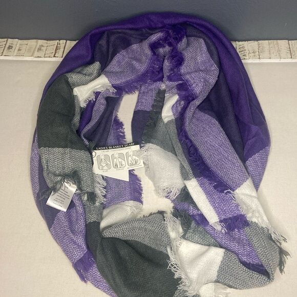Ladies blanket scarf purple white black one size NWT - Picture 1 of 4